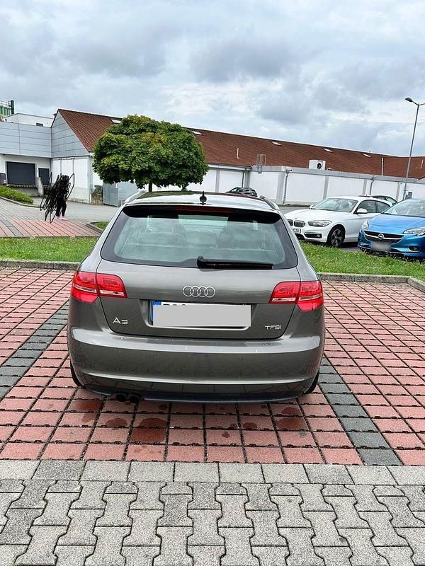 Gebraucht Audi A3 Ambiente 125 PS (91 kW) 2011 Braun Kleinwagen