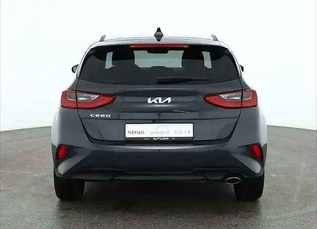 Neu Kia Ceed 140 PS (102 kW) 2025 Grau Kleinwagen