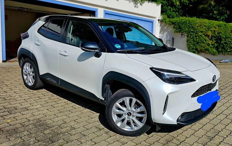 Weiß Gebraucht 2022 Toyota Yaris Cross Comfort SUV | 23.400 € (Guter Preis) - Bild 1/4
