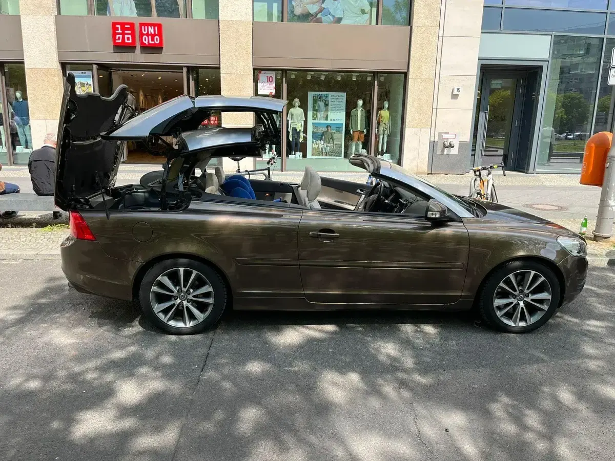 Gebraucht Volvo C70 Summum 230 PS (169 kW) 2012 Braun Cabrio