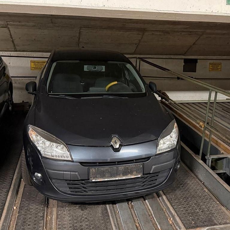 Schwarz Gebraucht 2011 Renault Mégane III Expression Limousine | 2.950 € (Superpreis) - Bild 1/4