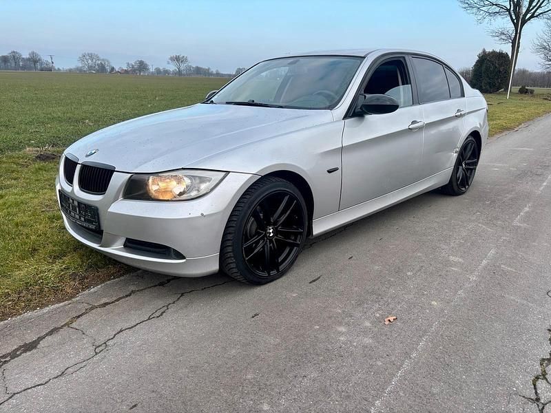 Gebraucht BMW 318 130 PS (95 kW) 2006 Silber Limousine
