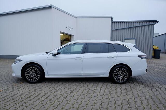 Gebraucht VW Passat Elegance 150 PS (110 kW) 2024 Weiß Kombi