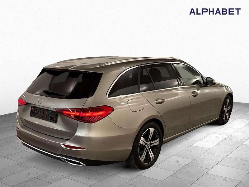 Gebraucht Mercedes C200 Avantgarde 163 PS (119 kW) 2023 Mojavesilber Kombi