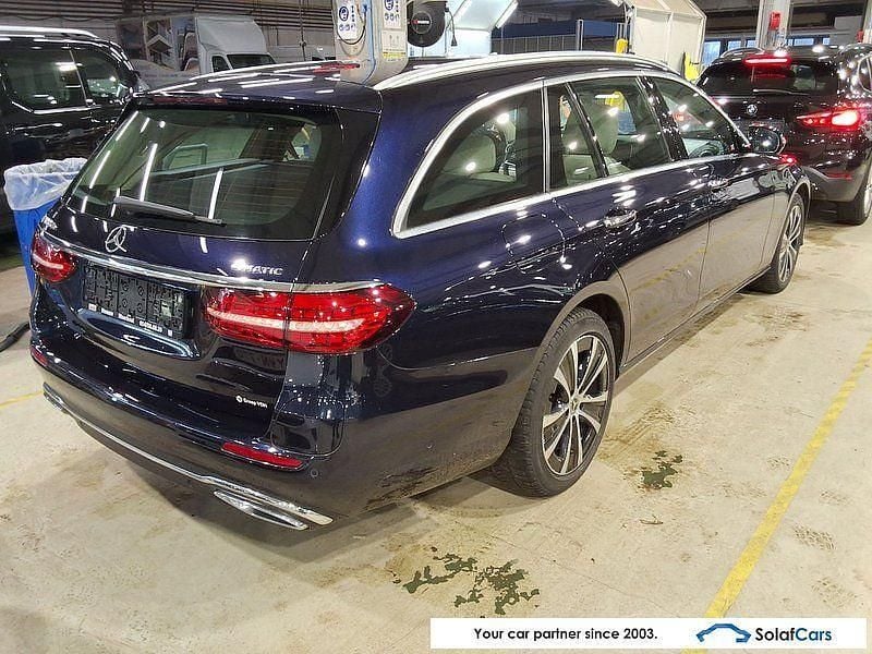 Gebraucht Mercedes E300 194 PS (142 kW) 2022 Blau Limousine