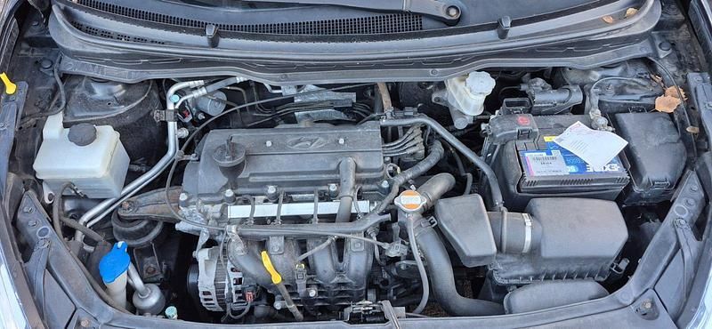 Gebraucht Hyundai i20 78 PS (57 kW) 2010 Schwarz Kleinwagen