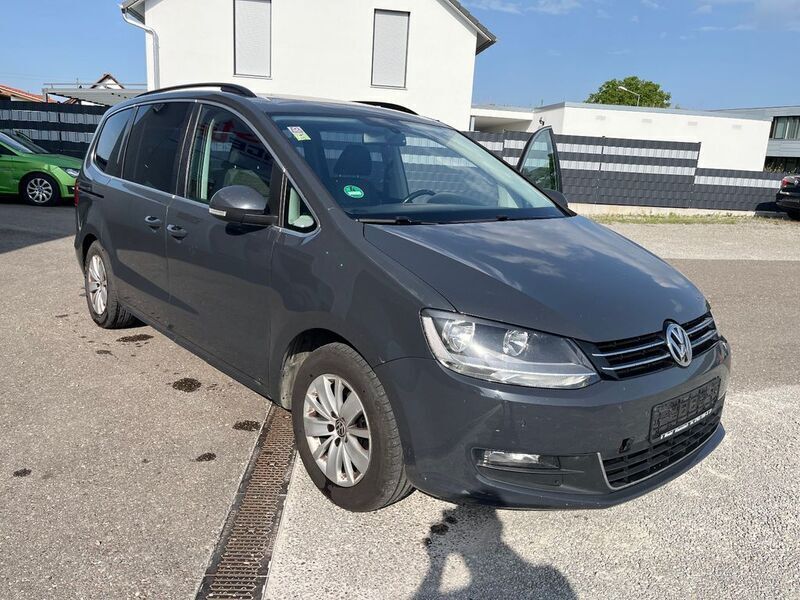 Grau Gebraucht 2011 VW Sharan Comfortline Van / Kleinbus | 4.998 € (Superpreis) - Bild 1/4