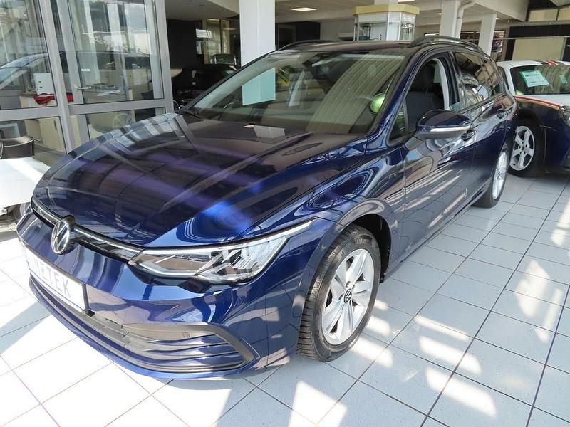 Blau Gebraucht 2022 VW Golf VIII Life Kombi | 19.980 € (Guter Preis) - Bild 1/4