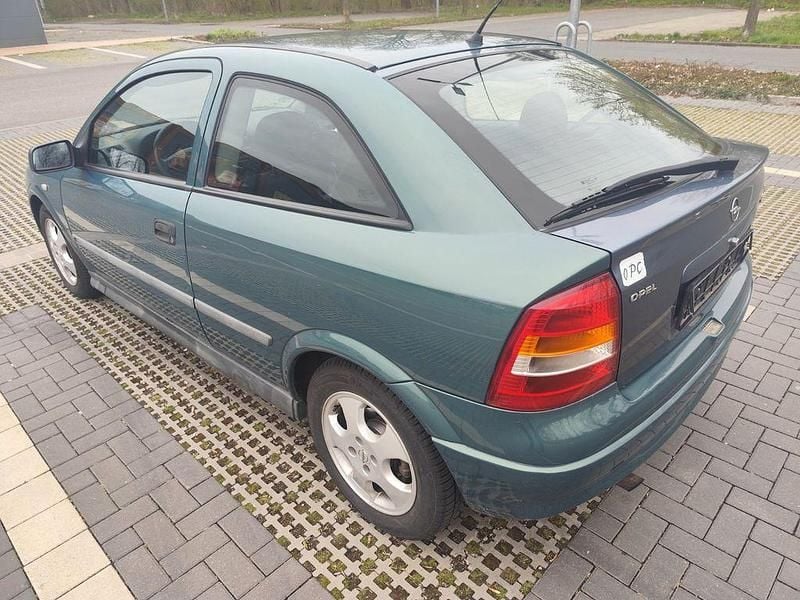 Używany Opel Astra Edition 84 KM (61 kW) 2000 Zielony Sedan/Limuzyna