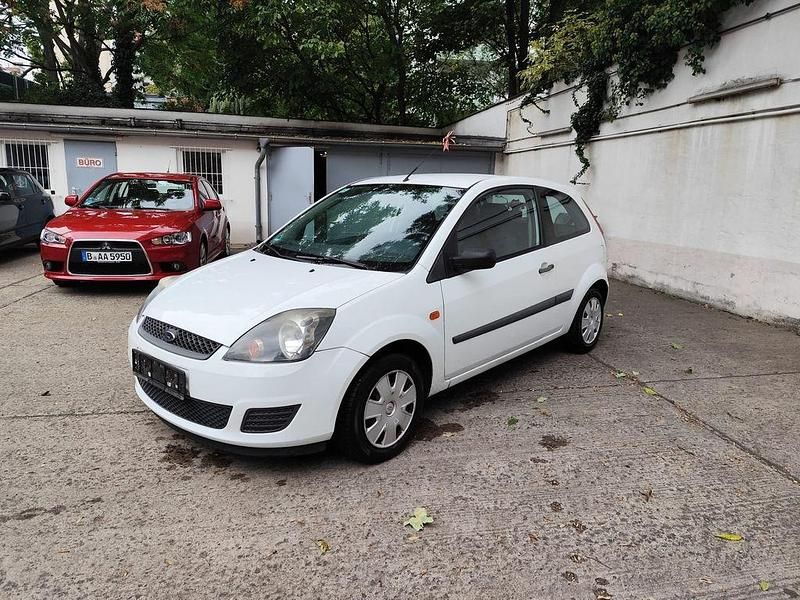Weiß Gebraucht 2007 Ford Fiesta Kleinwagen | 999 € (Superpreis) - Bild 1/4