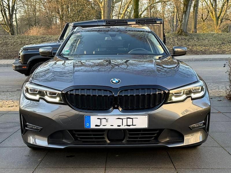 Gebraucht BMW 330 Advantage 258 PS (189 kW) 2019 Grau Kombi