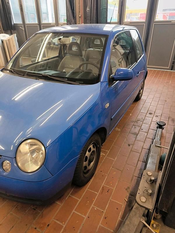 Blau Gebraucht 2003 VW Lupo Kleinwagen | 300 € (Superpreis) - Bild 1/4