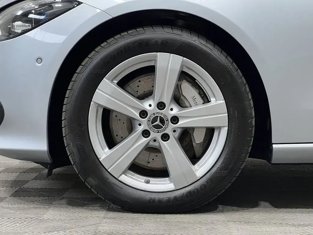 Gebraucht Mercedes C400 Avantgarde 252 PS (185 kW) 2024 Silber Limousine