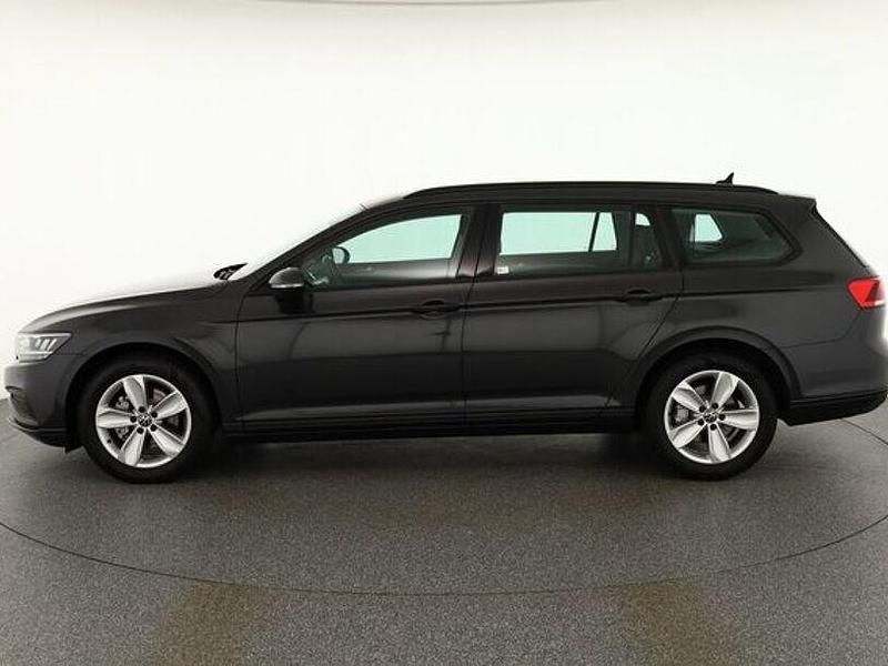Gebraucht VW Passat 150 PS (110 kW) 2022 Grau Kombi