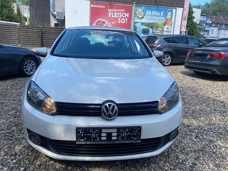 Candyweiß Gebraucht 2010 VW Golf VI Trendline Kleinwagen | 7.250 € - Bild 1/4