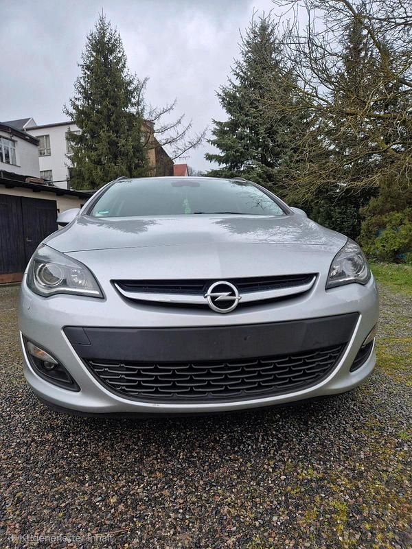 Second-hand Opel Astra 165 CP (121 kW) 2014 Argintiu Break