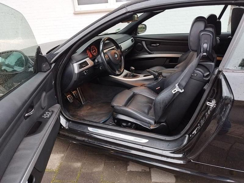 Gebraucht BMW 325 Cabriolet M Sport 218 PS (160 kW) 2012 Schwarz Cabrio