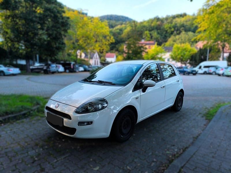 Weiß Gebraucht 2012 Fiat Punto Kleinwagen | 900 € (Guter Preis) - Bild 1/1