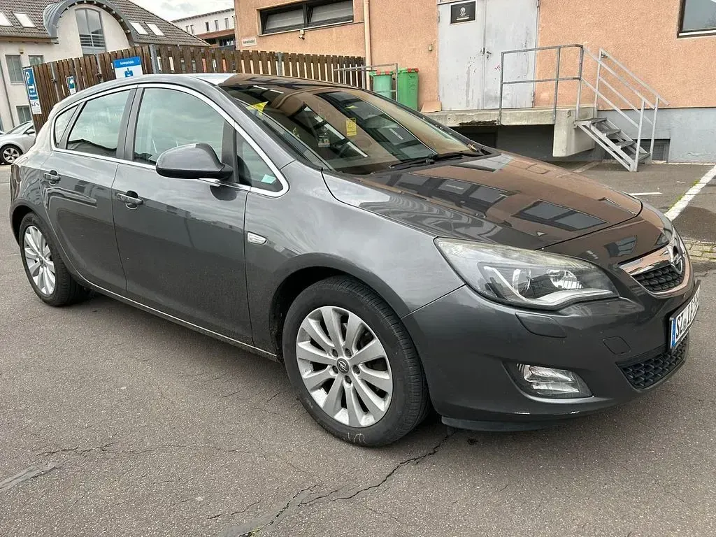 Usata Opel Astra 125 CV (91 kW) 2011 Grigio Berlina