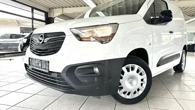 Gebraucht Opel Combo 131 PS (96 kW) 2022 Weiß Van / Kleinbus