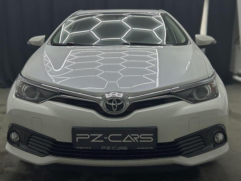 Gebraucht Toyota Auris Touch 116 PS (85 kW) 2015 Weiß Limousine