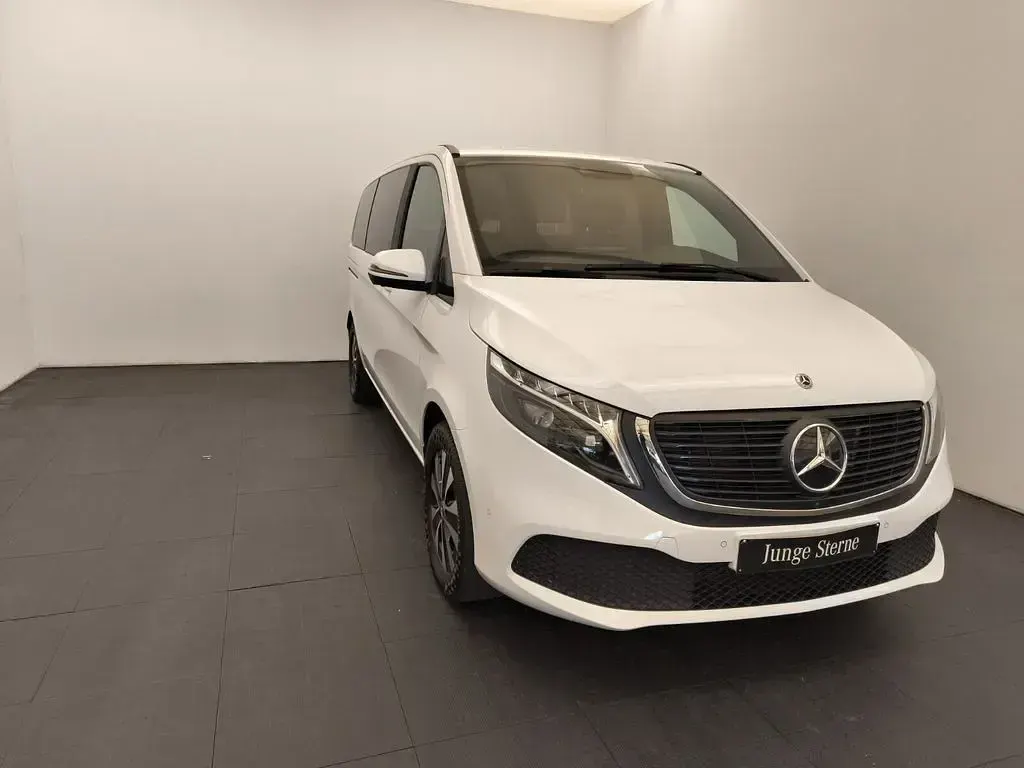 Gebraucht Mercedes EQV300 150 kW (204 PS) 2023 Arktikweiß Van / Kleinbus