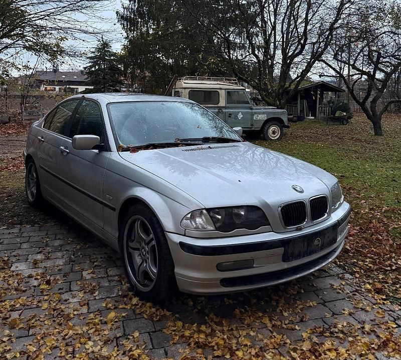 Silber Gebraucht 1998 BMW 323 Limousine | 3.499 € (Fairer Preis) - Bild 1/4