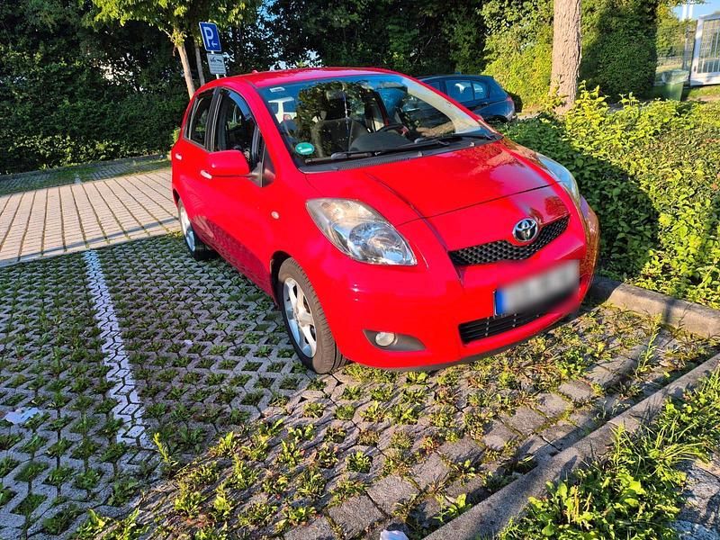 Rot Gebraucht 2010 Toyota Yaris Limousine | 4.800 € (Fairer Preis) - Bild 1/4