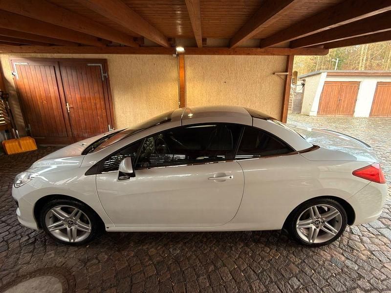 Gebraucht Peugeot 308 CC Active 120 PS (88 kW) 2011 Weiß Cabrio