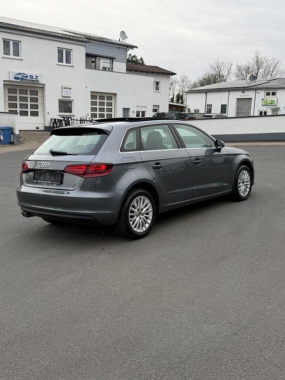 Gebraucht Audi A3 Ambiente 150 PS (110 kW) 2015 Grau Limousine