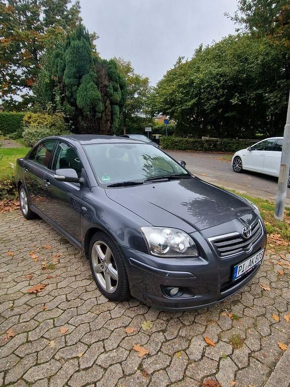 Grau Gebraucht 2006 Toyota Avensis Sol Limousine | 3.900 € (Fairer Preis) - Bild 1/4