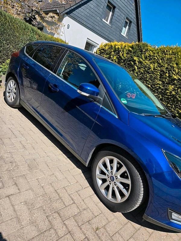 Second-hand Ford Focus 125 CP (91 kW) 2016 Albastru Berlinǎ