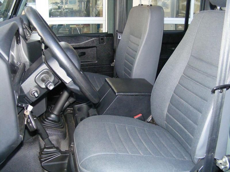 Gebraucht Land Rover Defender 122 PS (89 kW) 2015 Grün Kombi