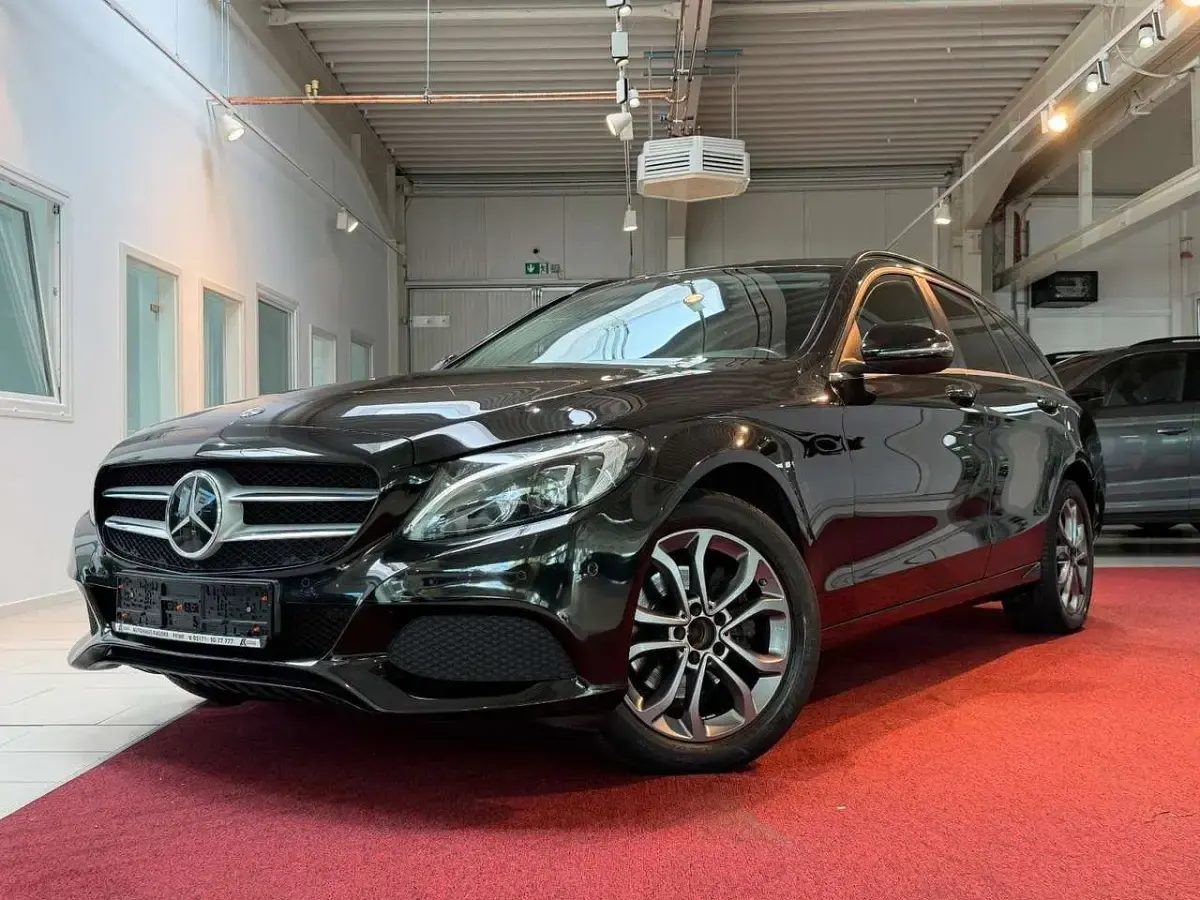 Gebraucht Mercedes C220 170 PS (125 kW) 2018 Schwarz Kombi