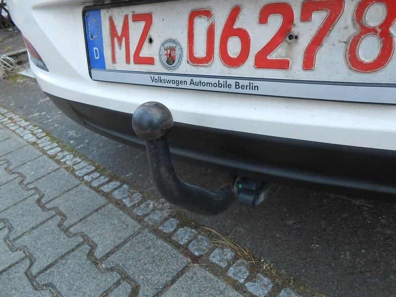 Weiß Gebraucht 2014 Hyundai i30 Limousine | 7.000 € (Guter Preis) - Bild 1/4