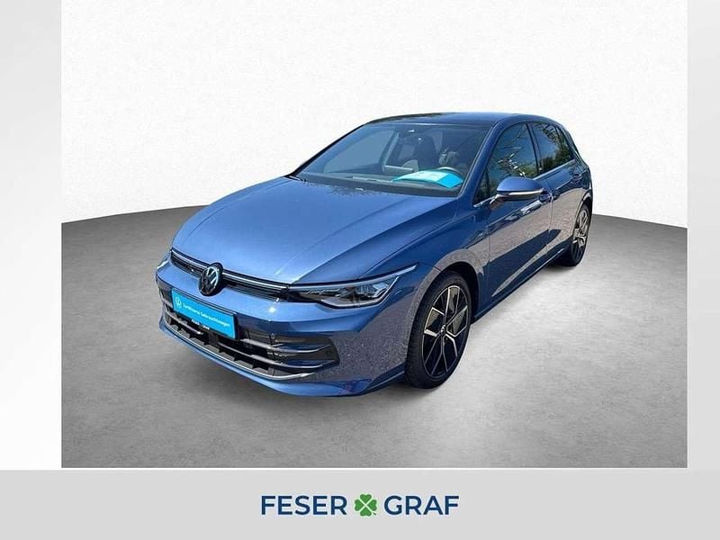 Anemonenblau metallic / sch... Gebraucht 2024 VW Golf VIII Style Limousine | 30.250 € (Fairer Preis) - Bild 1/4