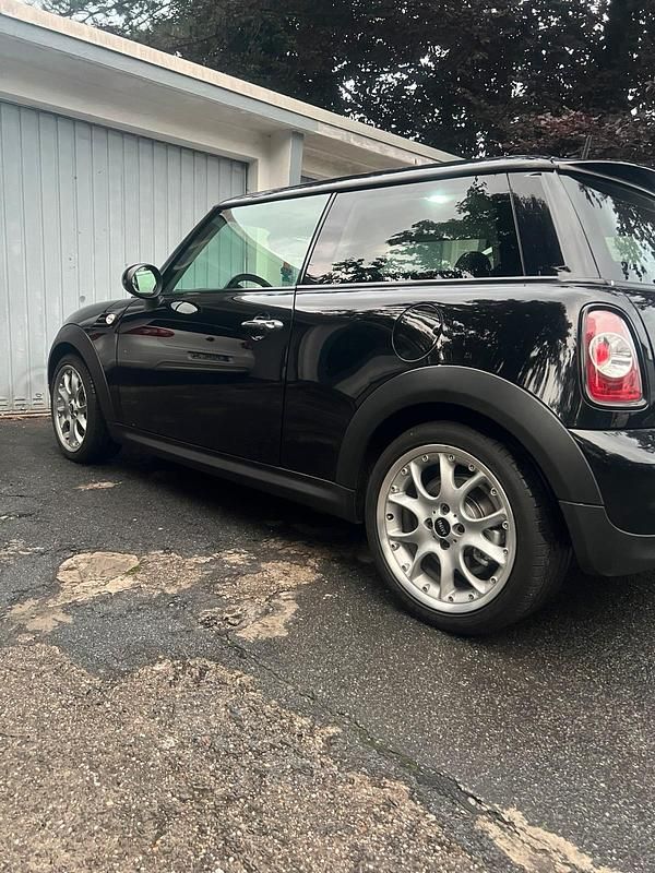 Schwarz Gebraucht 2010 Mini Cooper D Kleinwagen | 5.590 € - Bild 1/4