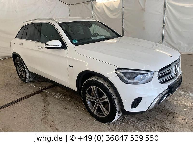 Gebraucht Mercedes GLC300e AMG 320 PS (235 kW) 2020 Polarweiss SUV