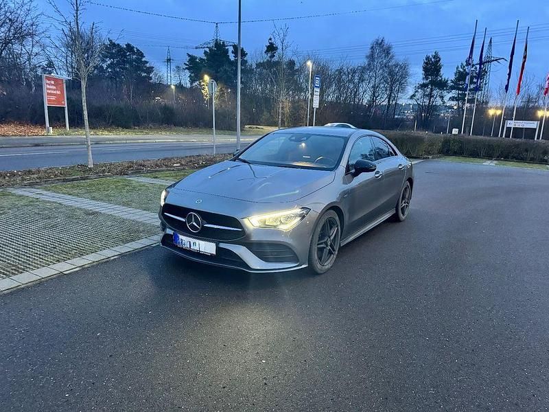 Grau Gebraucht 2020 Mercedes CLA200 AMG Coupé | 23.900 € (Guter Preis) - Bild 1/4