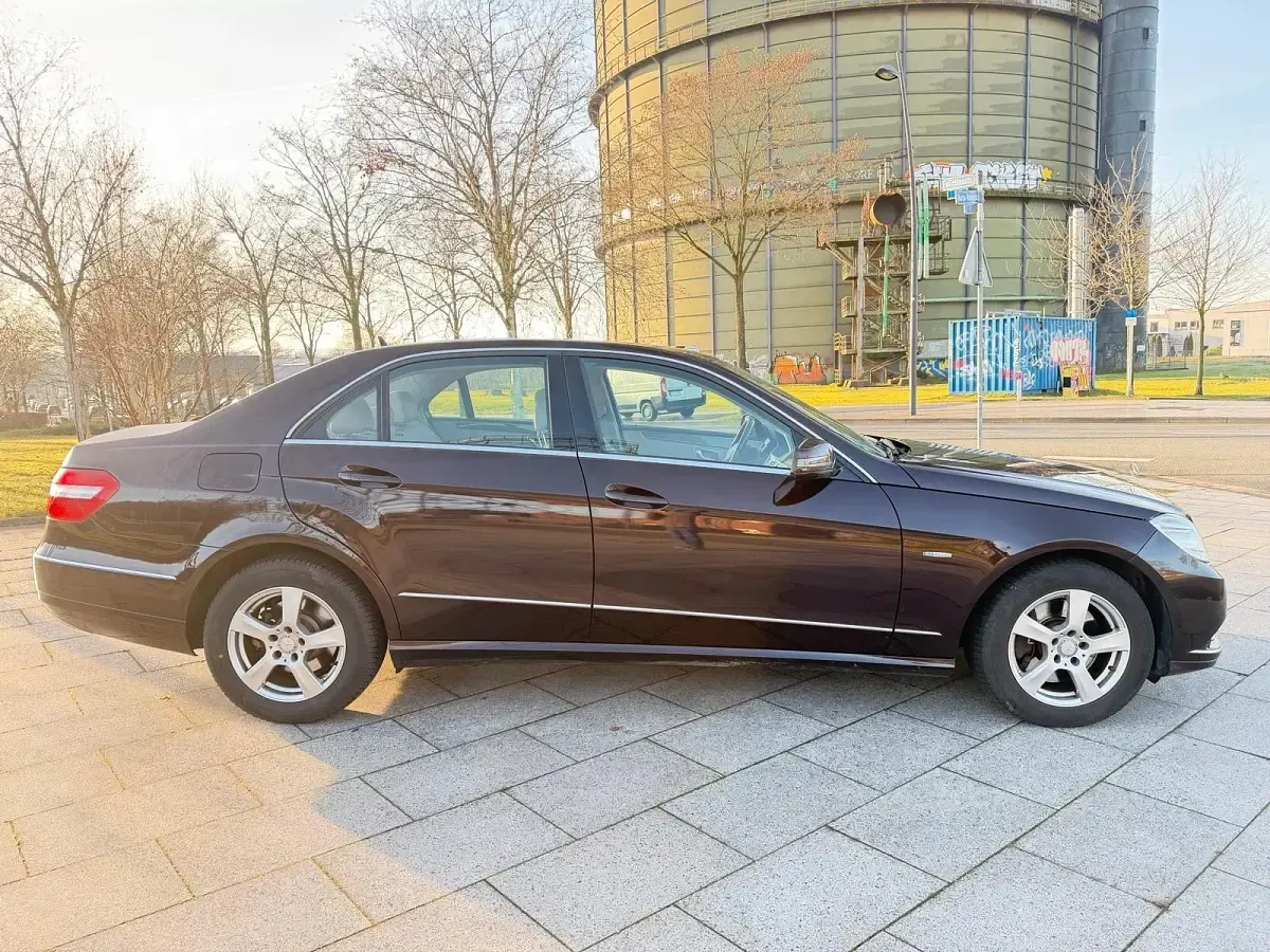 Gebraucht Mercedes E250 204 PS (150 kW) 2010 Braun Limousine
