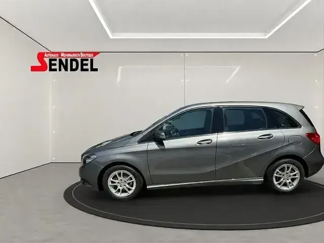 Gebraucht Mercedes B180 122 PS (89 kW) 2012 Grau Kleinwagen