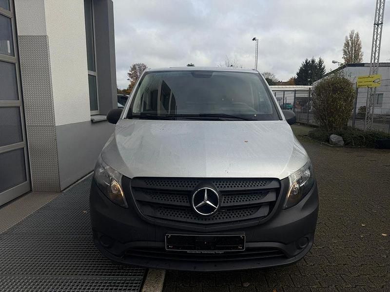 Silber Gebraucht 2021 Mercedes Vito Van / Kleinbus | 19.800 € (Guter Preis) - Bild 1/4