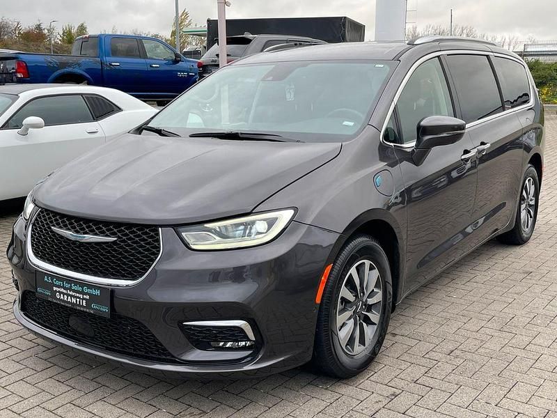 Grau Gebraucht 2021 Chrysler Pacifica Van / Kleinbus | 37.990 € - Bild 1/4