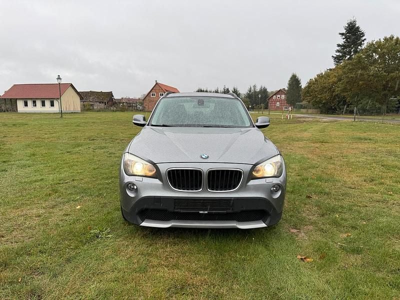 Grau Gebraucht 2010 BMW X1 SUV | 7.800 € (Superpreis) - Bild 1/4