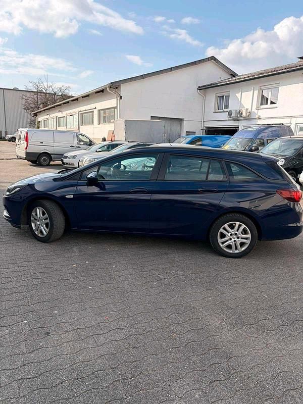 Gebraucht Opel Astra 105 PS (77 kW) 2016 Blau Kombi