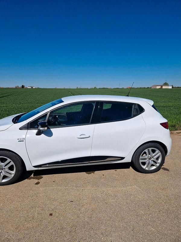 Gebraucht Renault Clio IV 75 PS (55 kW) 2019 Weiß Limousine
