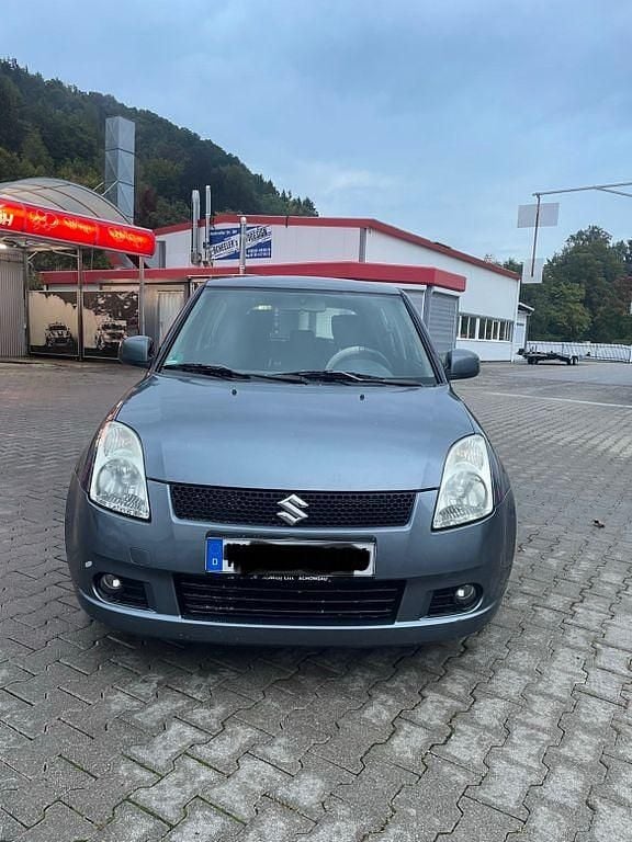 Grau Gebraucht 2007 Suzuki Swift Club Limousine | 1.900 € (Guter Preis) - Bild 1/4