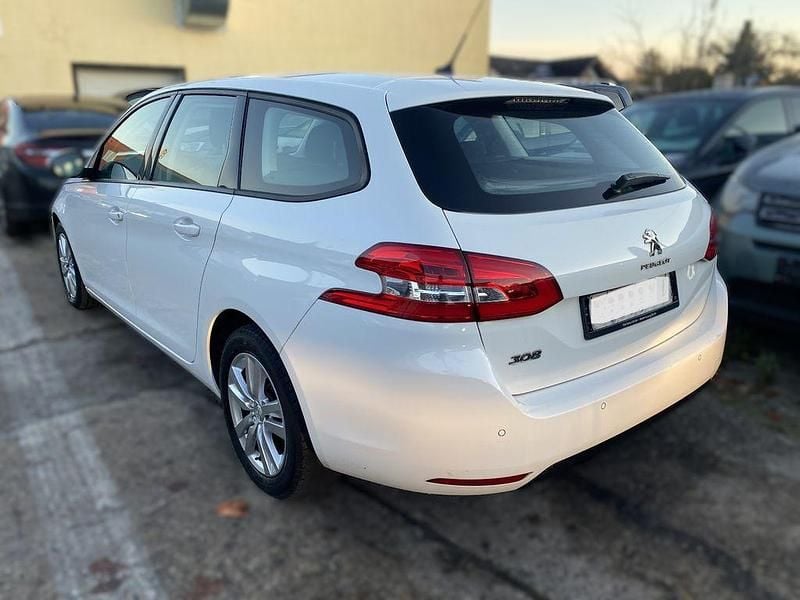 Gebraucht Peugeot 308 SW Active 131 PS (96 kW) 2018 Weiß Kombi