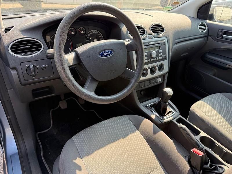 Gebraucht Ford Focus Trend 101 PS (74 kW) 2005 Blau Kleinwagen