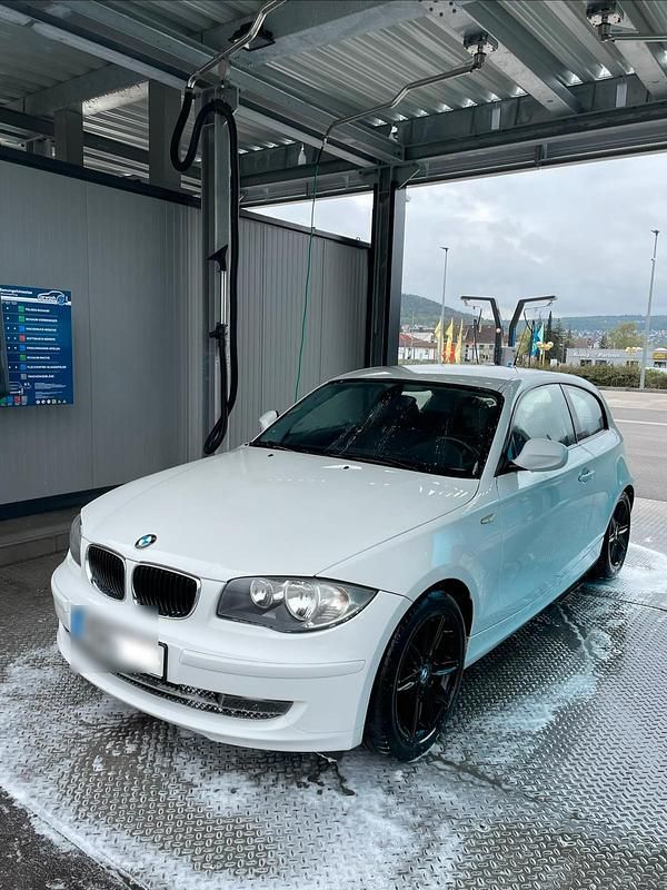 Gebraucht BMW 116 122 PS (89 kW) 2012 Weiß Kleinwagen